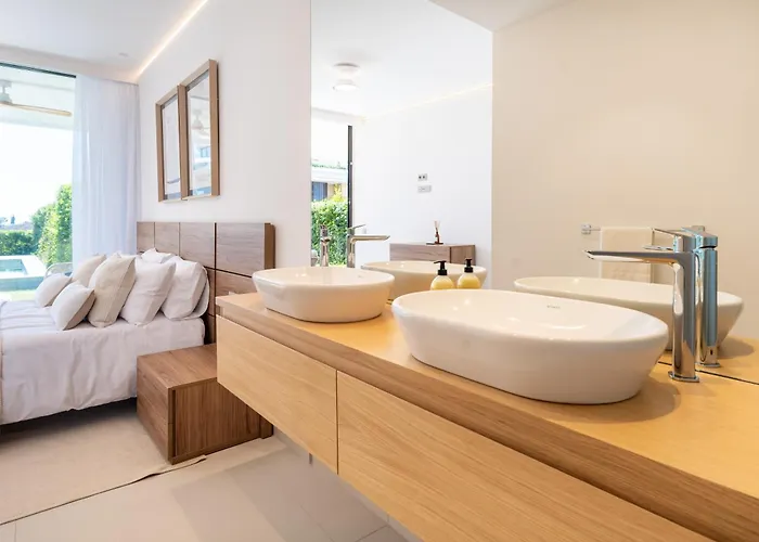 Eden Retreat Luxury 2br With Private Pool Apartment