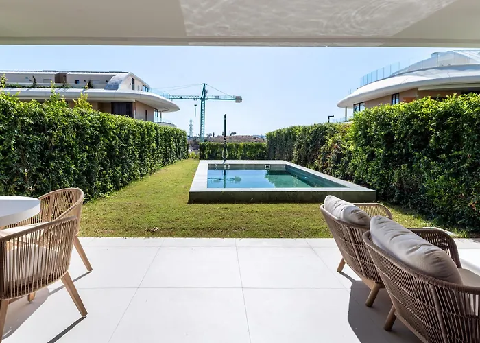 Eden Retreat Luxury 2br With Private Pool Apartment